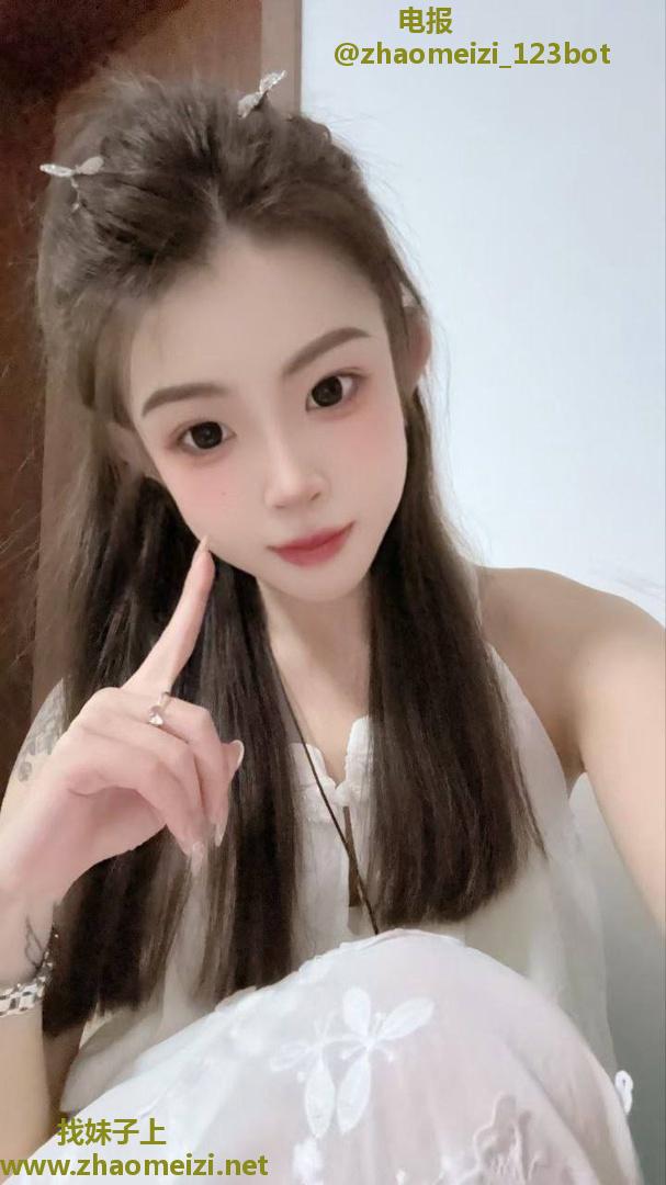 长腿黑丝诱人御姐