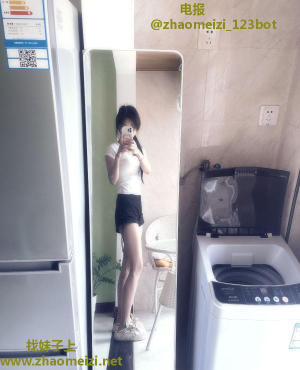 玉祥门细腰小姐姐