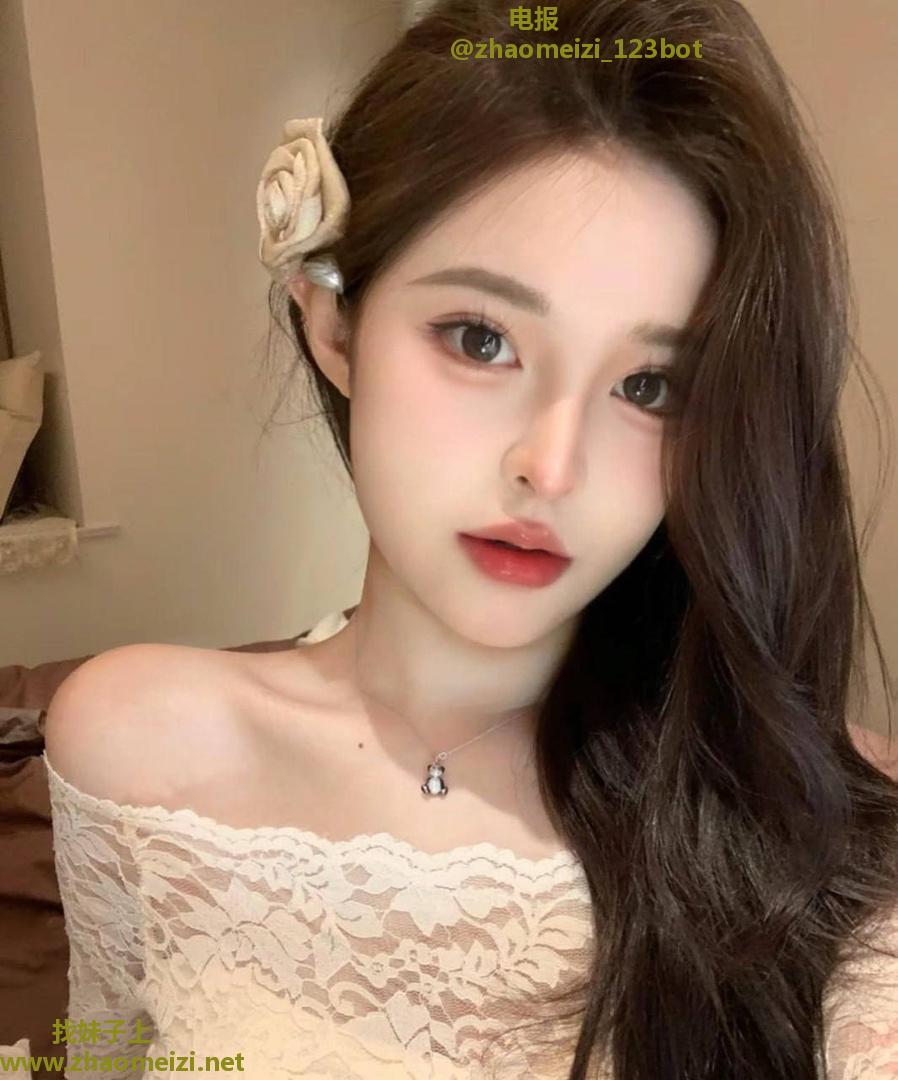 诱人蕾丝边御姐