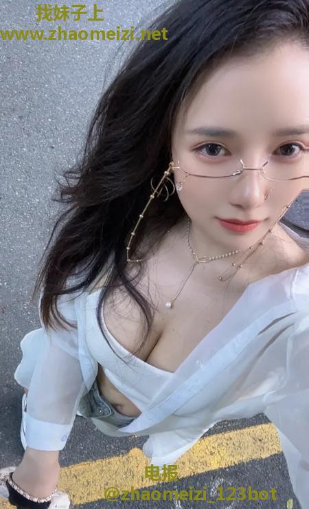 眼镜混血妹爱丽丝