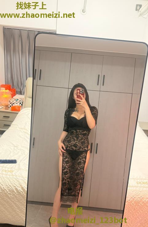 惠城舌吻旗袍骚女