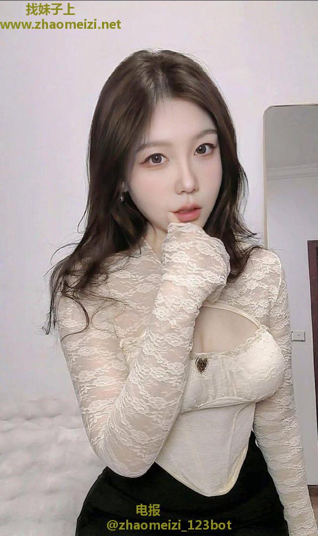 性感蕾丝边诱人少妇