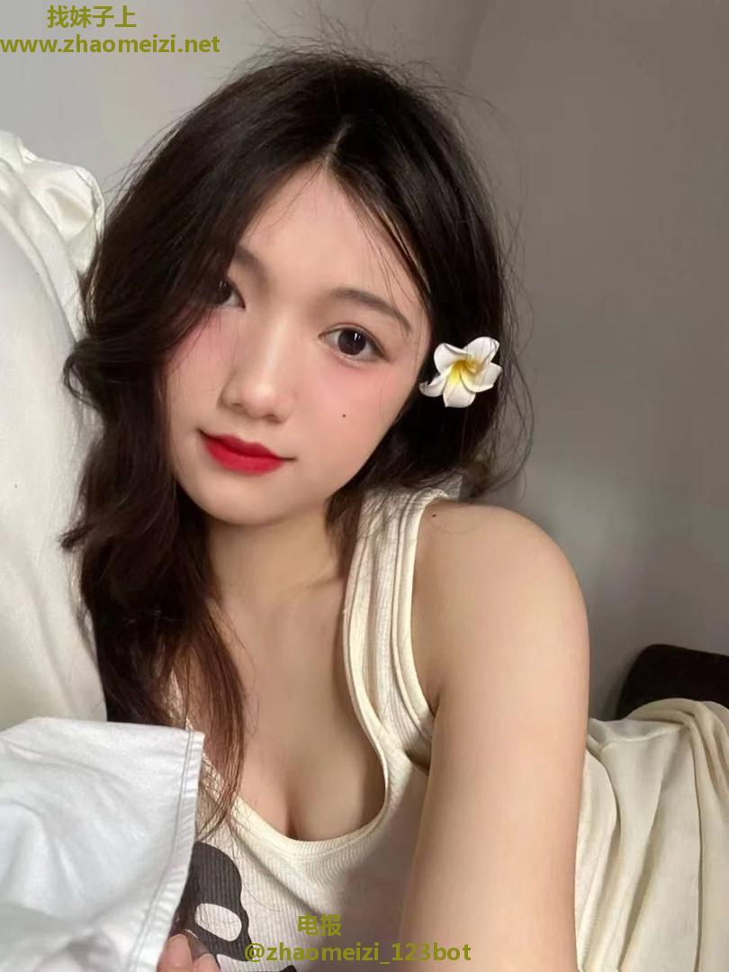 白嫩光滑小学妹