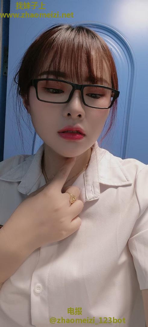 有颜有身材妹子