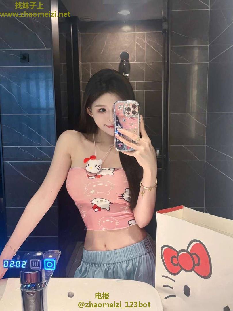 粉嫩诱人高颜值女大