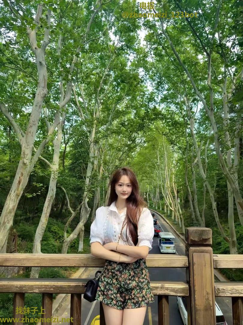 高挑苗条小妖精