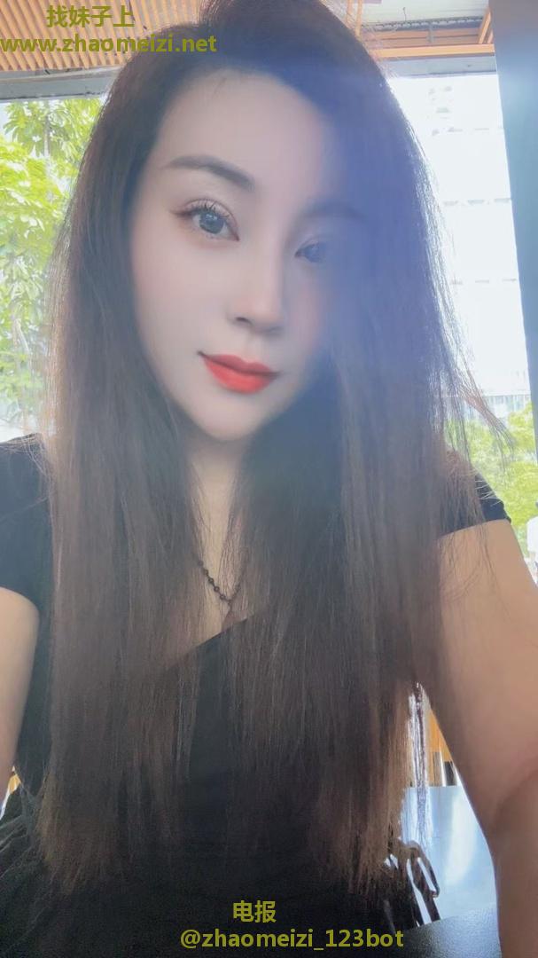 丰满翘臀美少妇