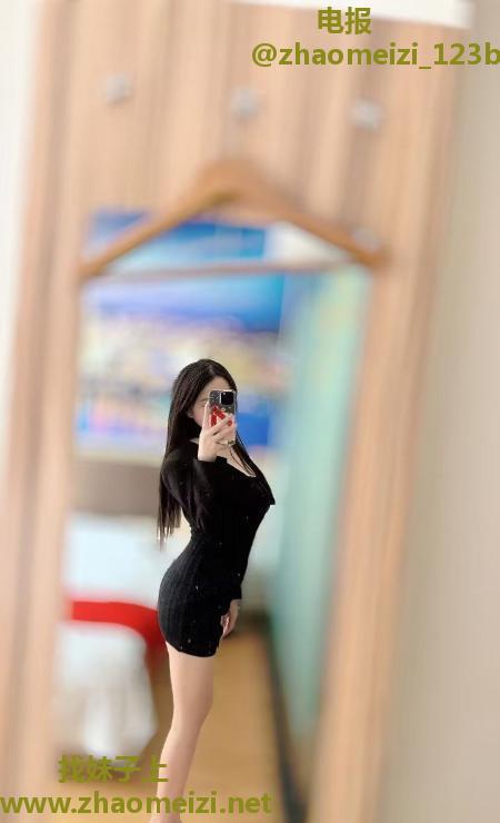 大胸甜美短发嫩妹珂珂