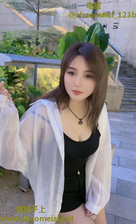 梅花园舌吻御姐
