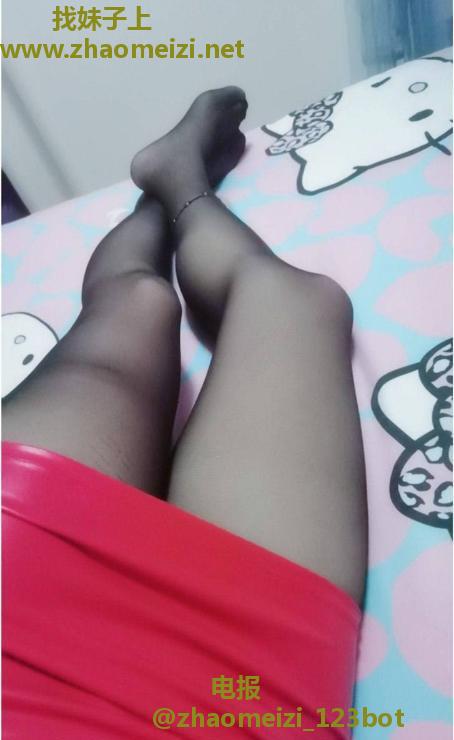 白云风骚黑丝熟女
