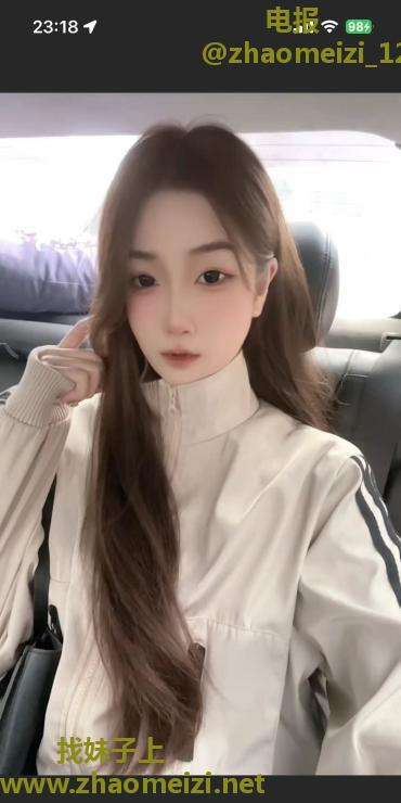 性感苗条零零后妹