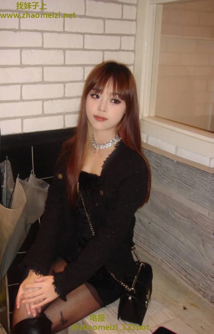 韵味十足的小少妇