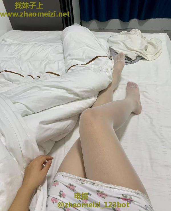 大胸服务控嫩妹