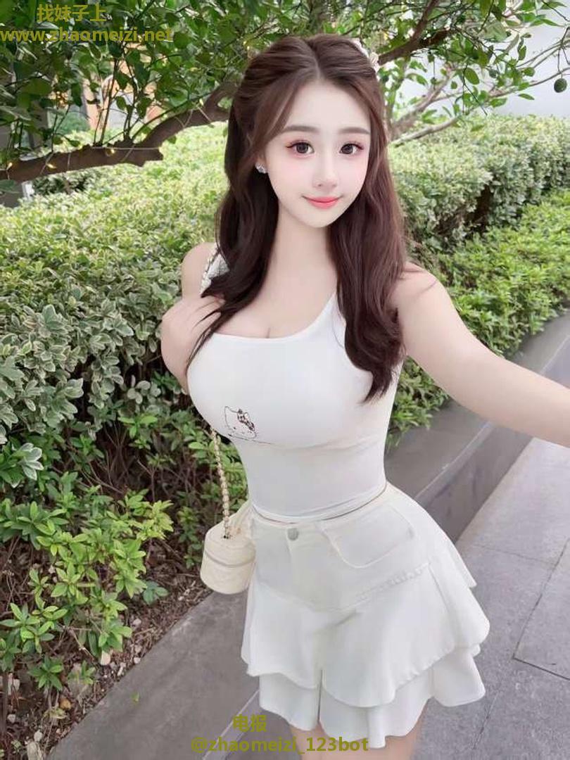 白皙敏感骚穴小七