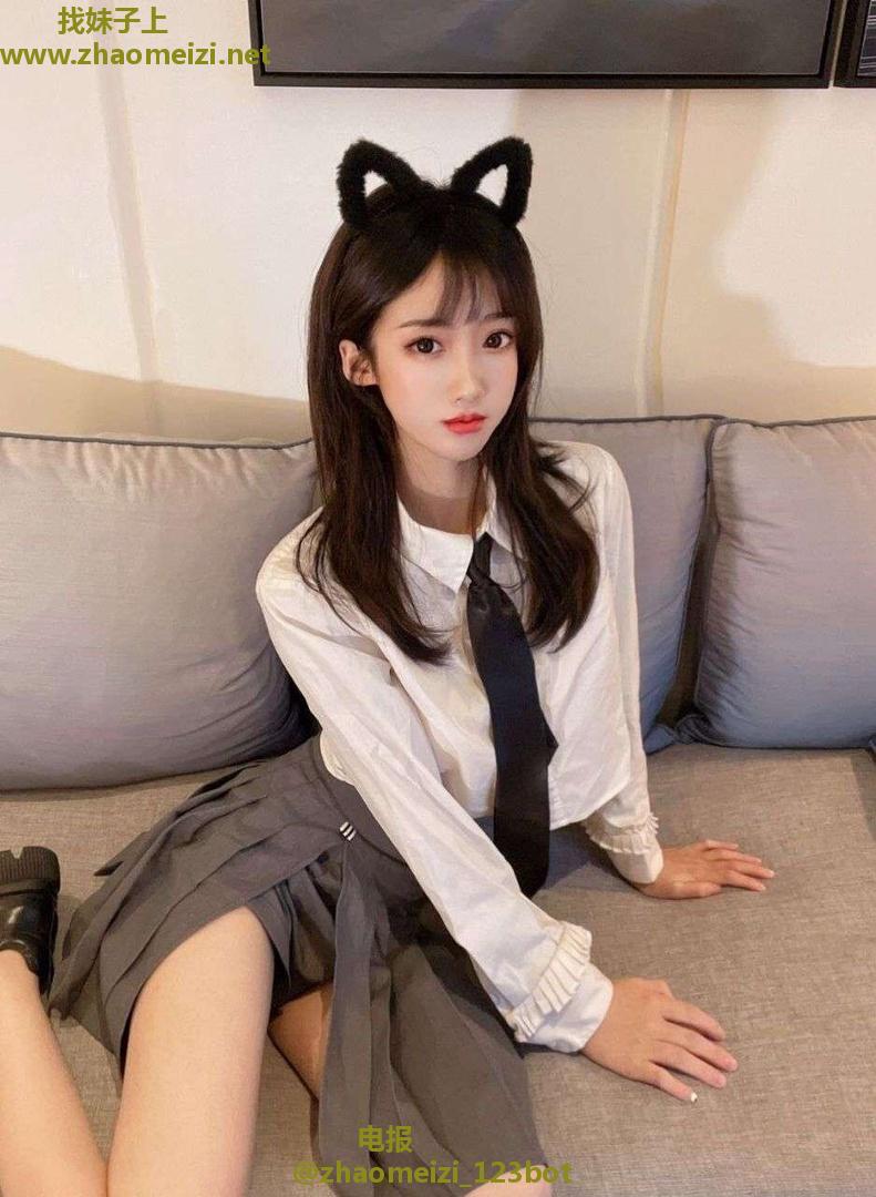 可爱反差清纯小妹