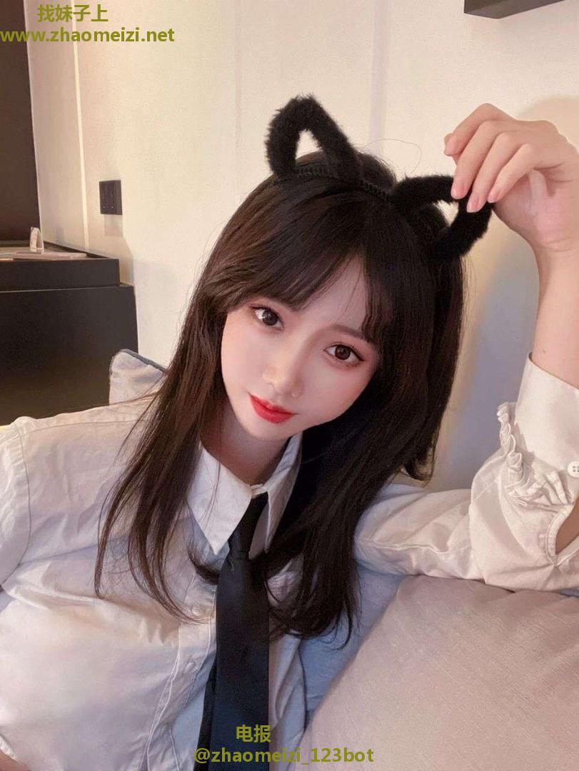 可爱反差清纯小妹