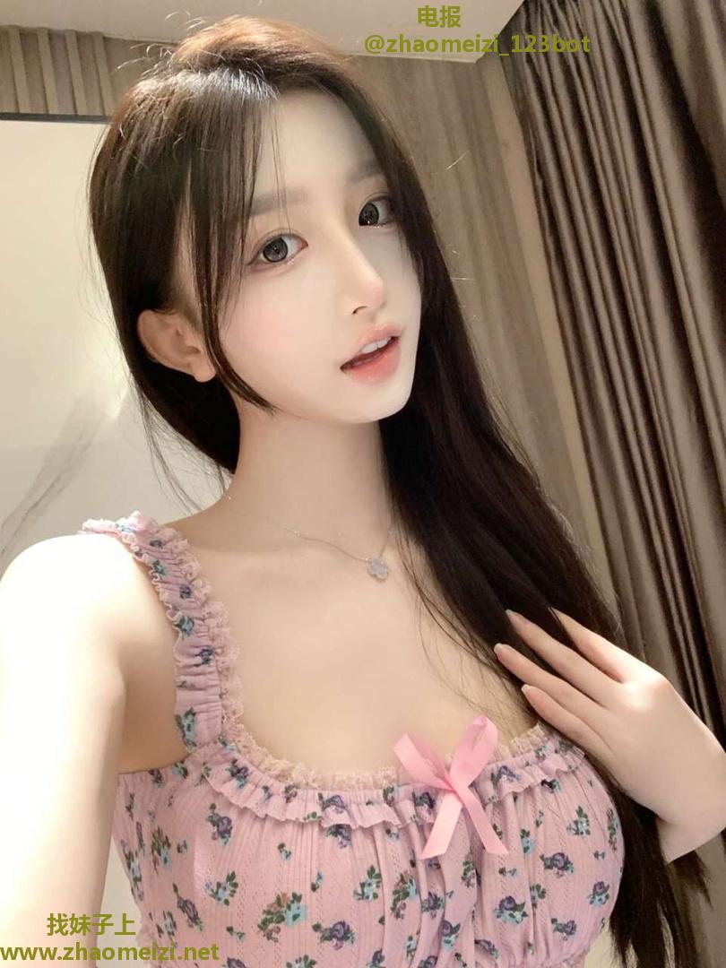 白嫩诱人水嫩姐姐