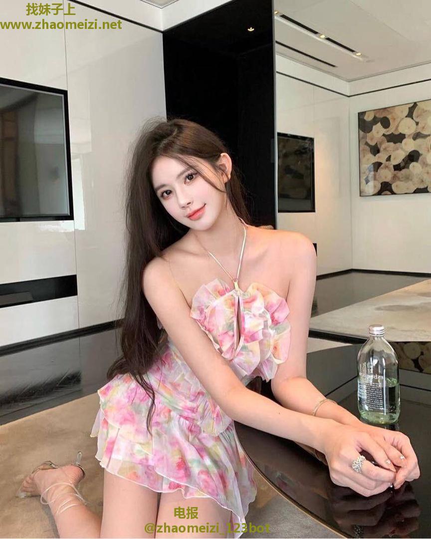 长腿黑丝美鲍萱萱