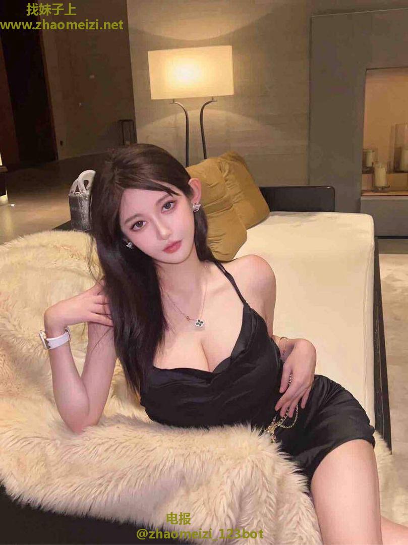 长腿巨乳性感姐姐