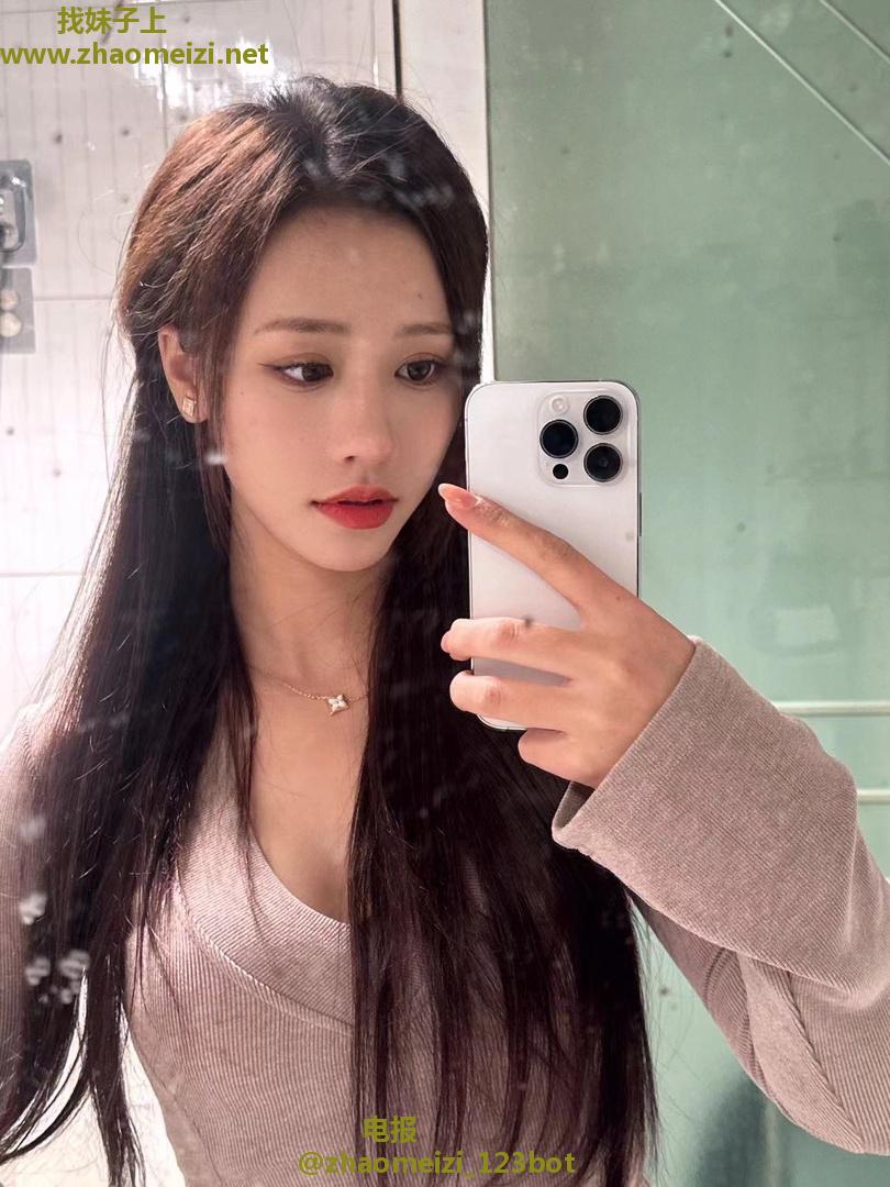 前凸后翘顶级白月光