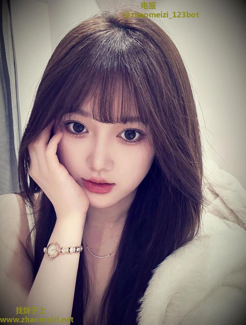 清纯可爱反差酒吧前台