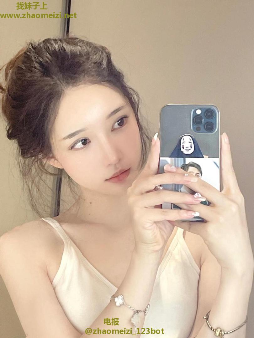 白嫩多汁诱人翘臀姐姐