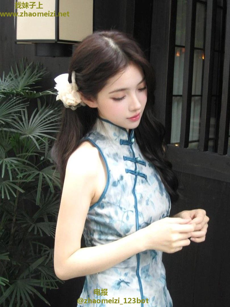 性感翘臀旗袍妹妹