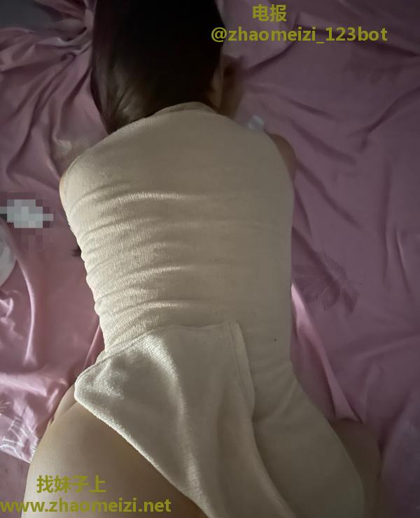 可爱腼腆大胸小妞