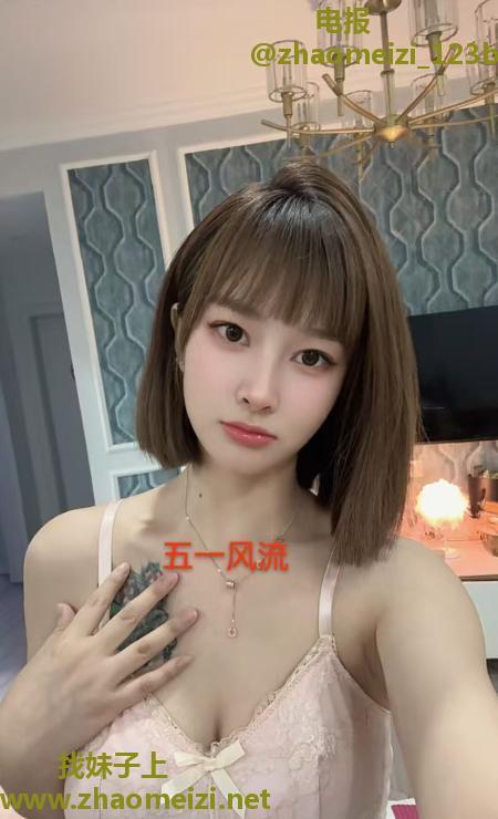美女小妮子