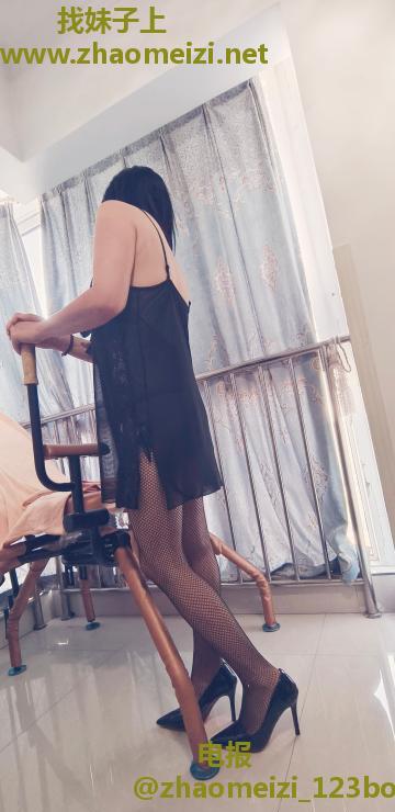 黑丝性感人妻艾莉