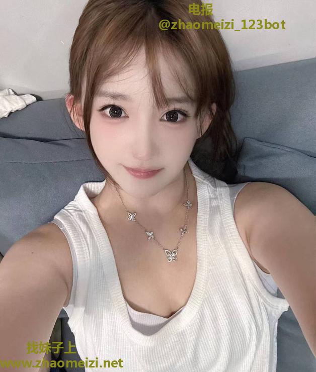 青春羞涩美少女