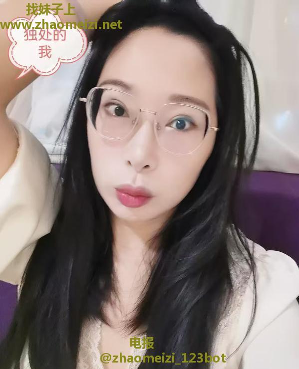 天河眼镜少妇芯芯