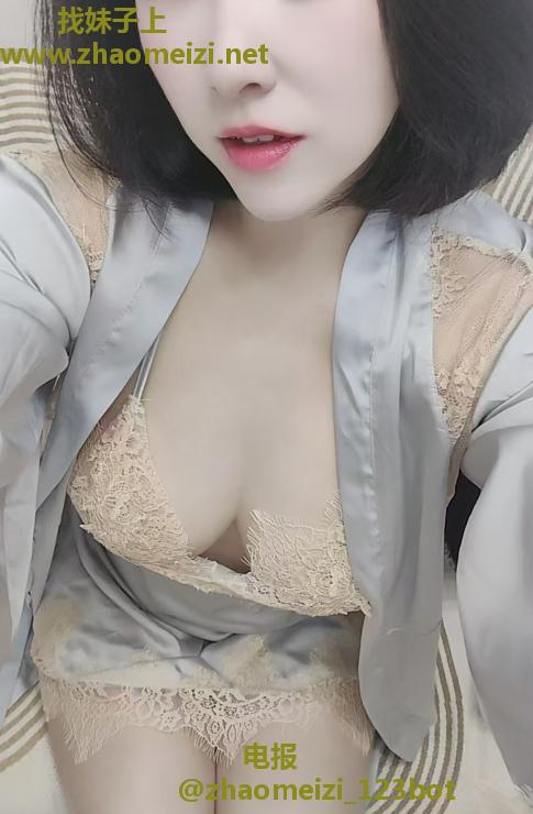 气质大胸妹子