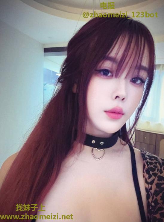 风骚大奶翘臀馨菲