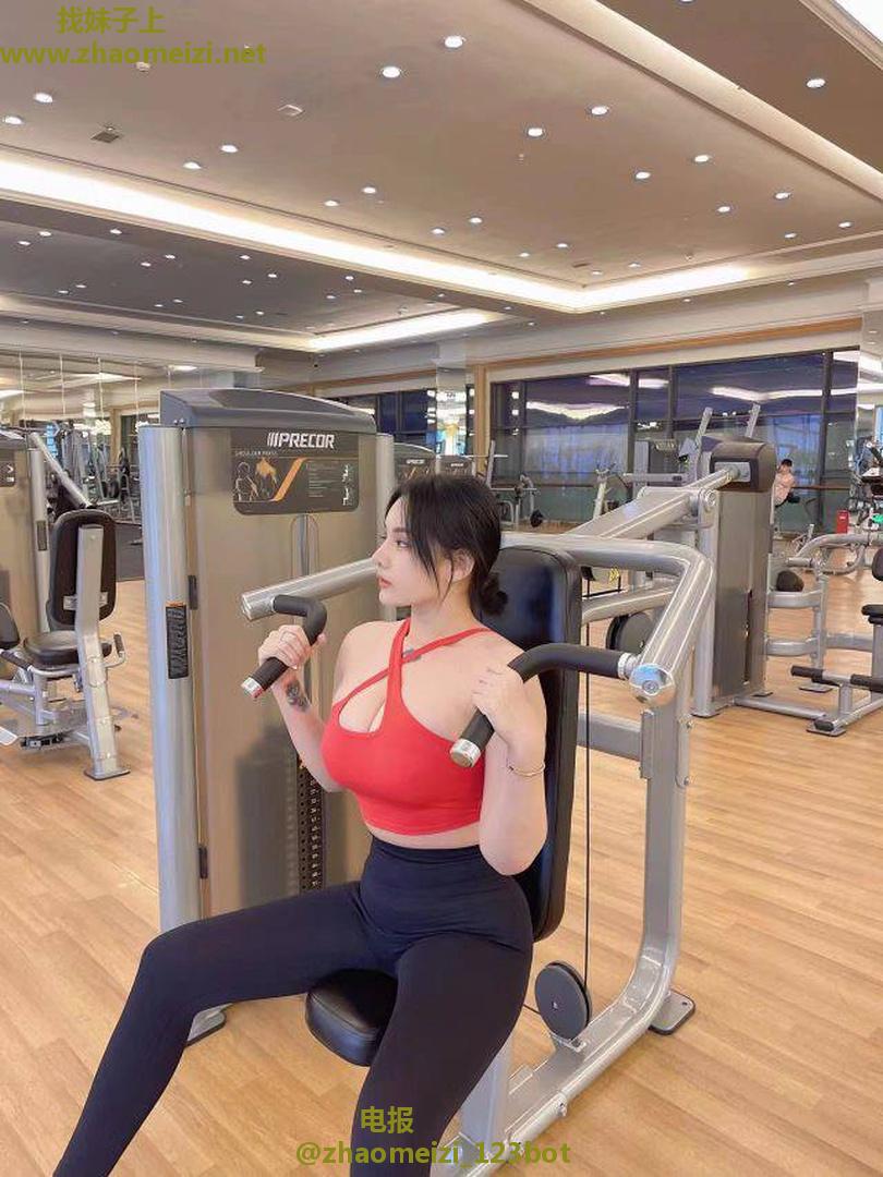 超粉嫩学生妹自带公寓