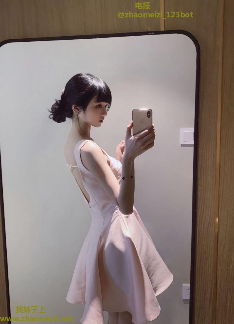 年轻水嫩反差妹妹