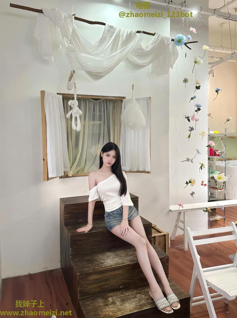 白嫩光滑小湿穴