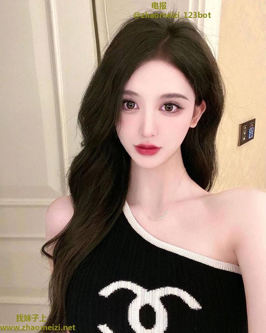 高颜值闷骚实习生