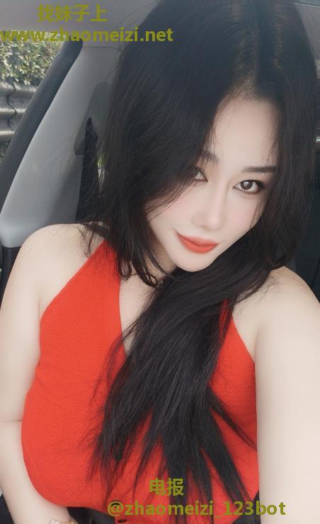 栖霞欧美风小姐姐