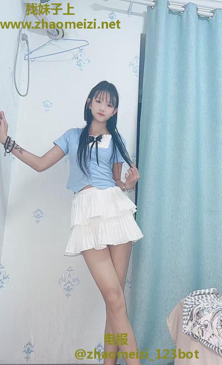 南站三点粉白虎小妹妹