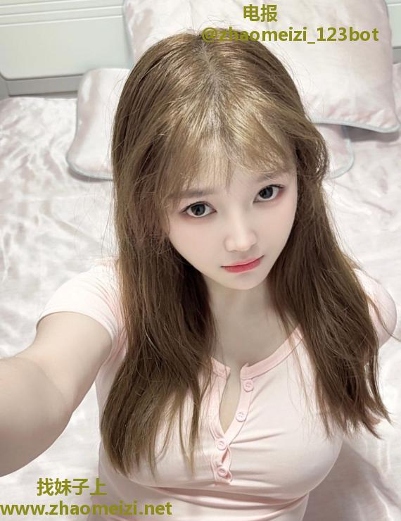 上城反差女友抱抱