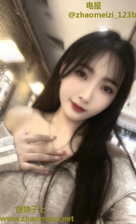 大胸肥臀小姐姐