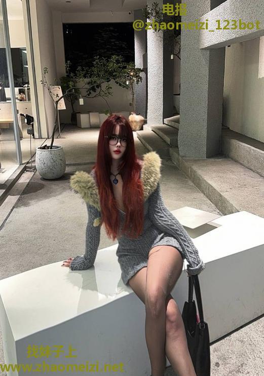 后入骚臀馨菲老师