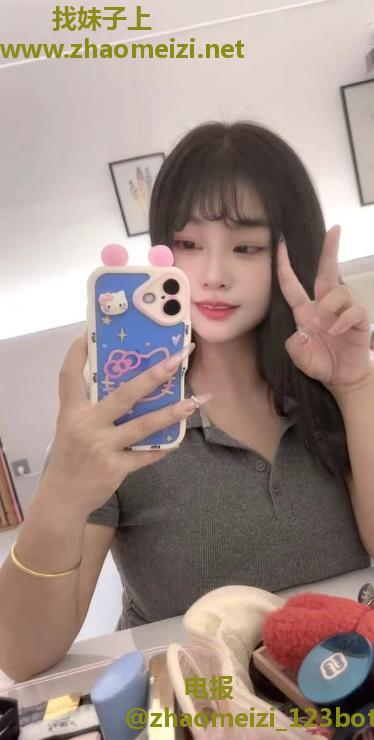 甜美且巨乳的伊伊