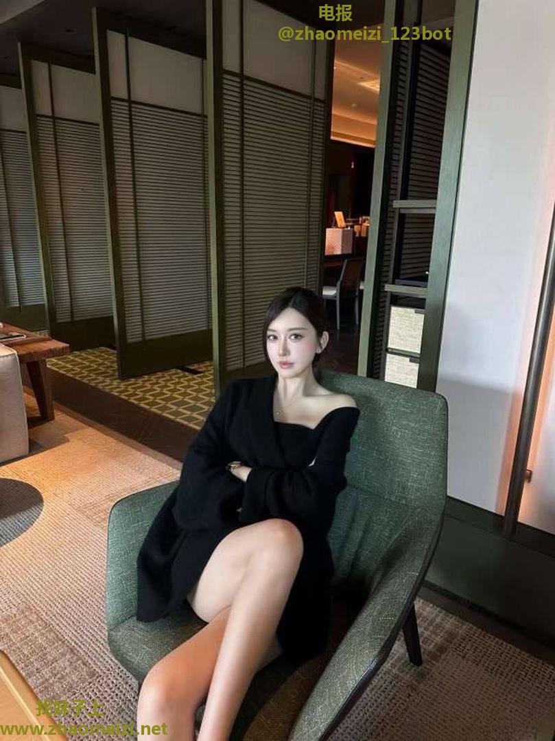 气质御姐腿很白胸很大