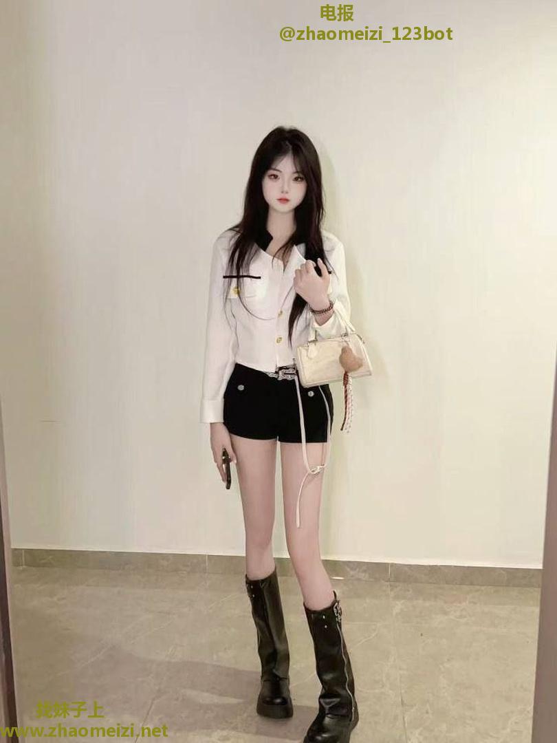 紧致嫩妹抽插到潮喷