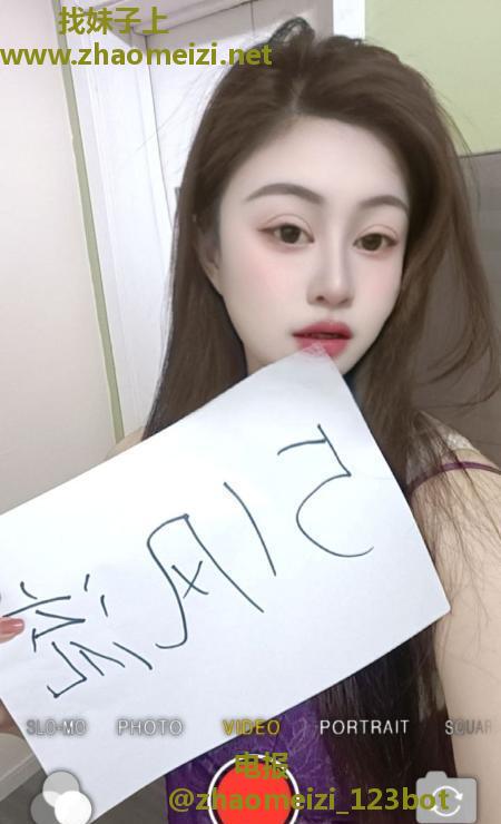 性感美女可舌吻