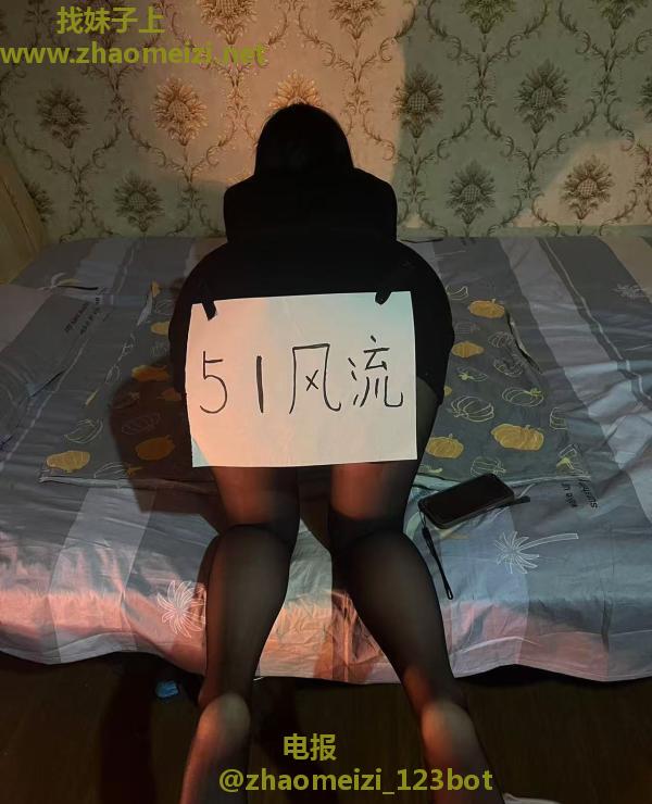黑丝少妇
