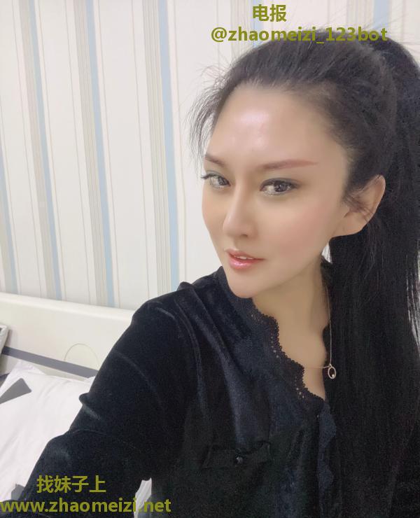 圆润挺翘小姐姐