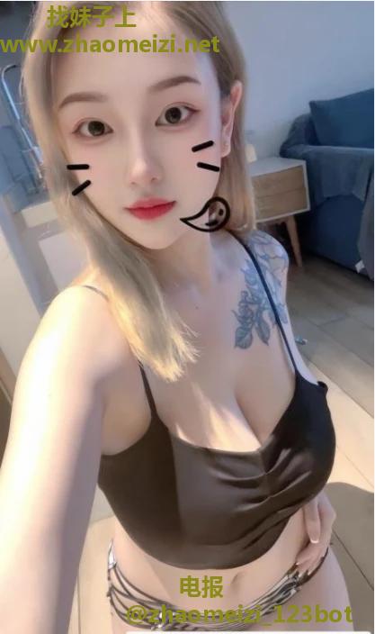 美乳小骚货声音好听逼紧
